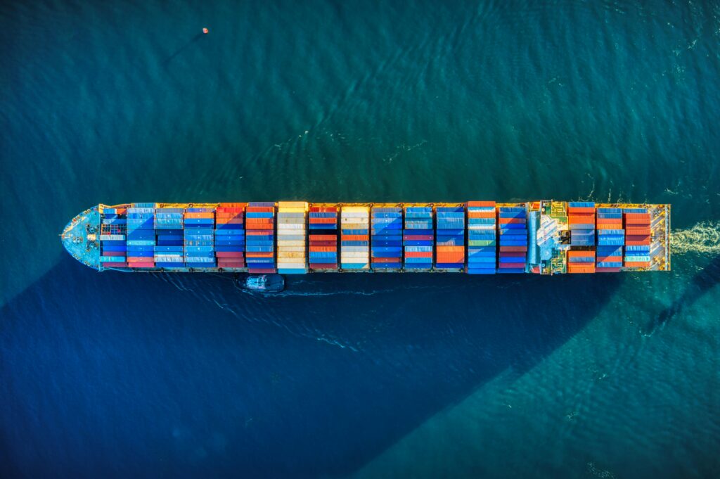Navio porta-contêineres em alto mar, ship chandler Aqua Supply